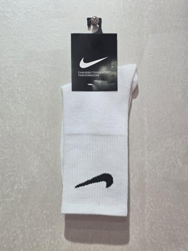 جوارب نايك ابيض رجالي