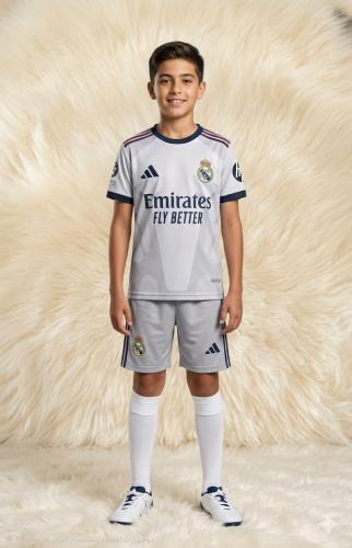 طقم نادي ريال مدريد 2027 شبابي