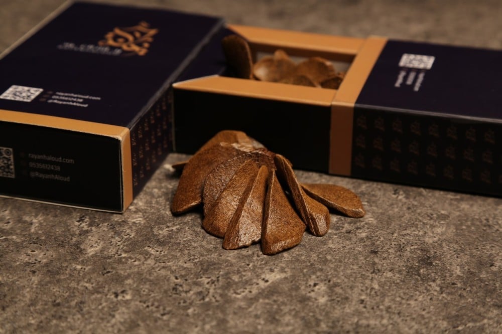 ما الفرق بين العود والبخور