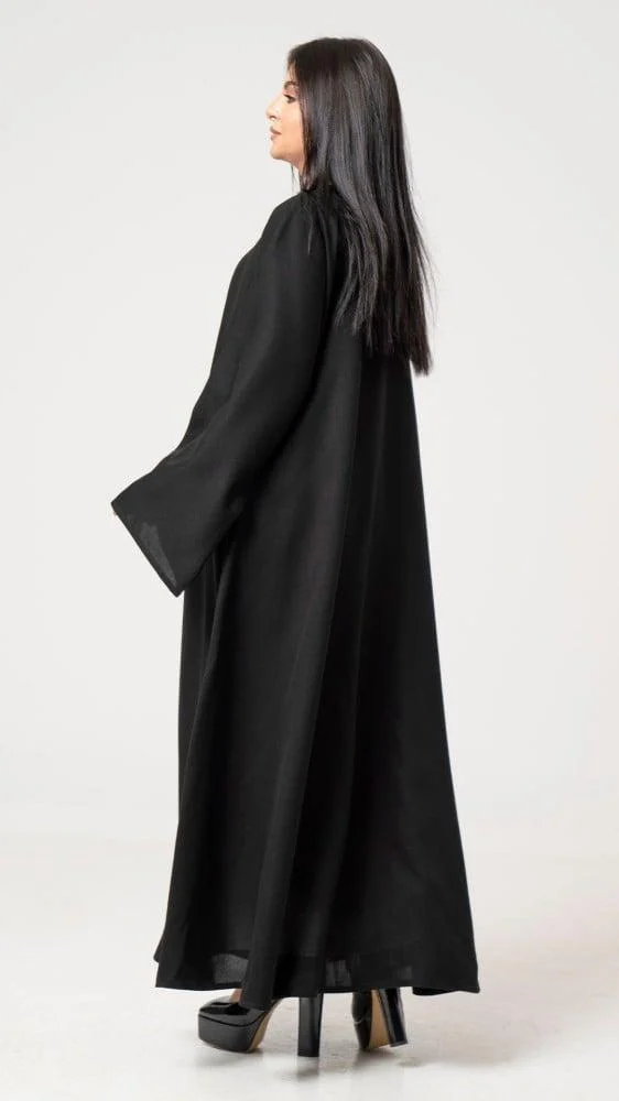 عبايه نص كلوش تمنحك حرية الحركة مع الحفاظ على الأناقة والتميز