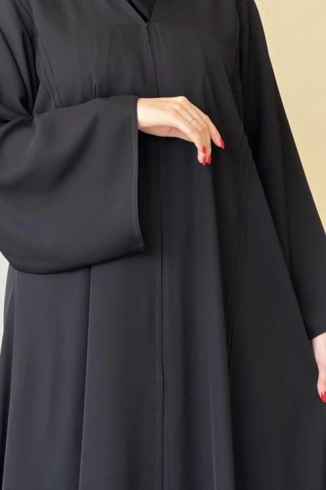 عباية كلوش اسود تضفي لمسة من الفخامة والجمال على مظهرك