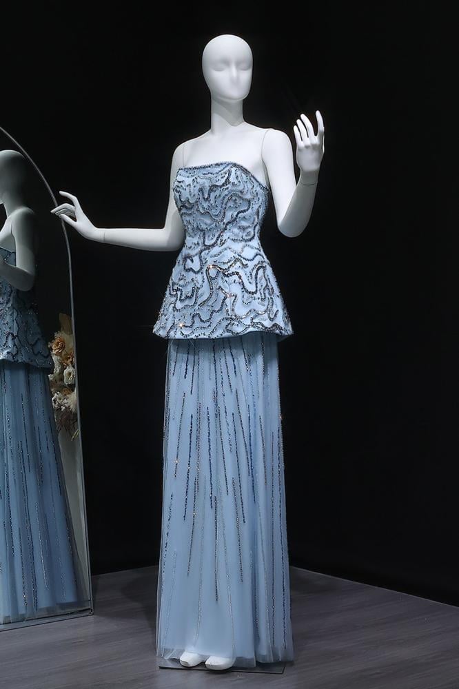 فستان سهرة طويل سماوي فاتح توب