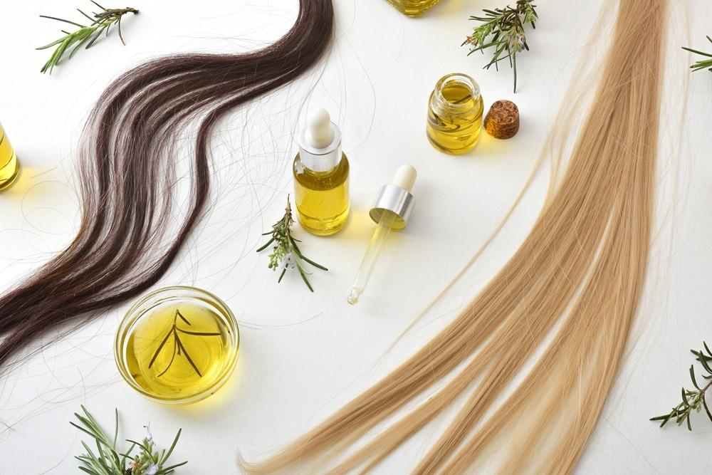 أفضل زيوت طبيعية للشعر الجاف والتالف 2026 وأهميتها
