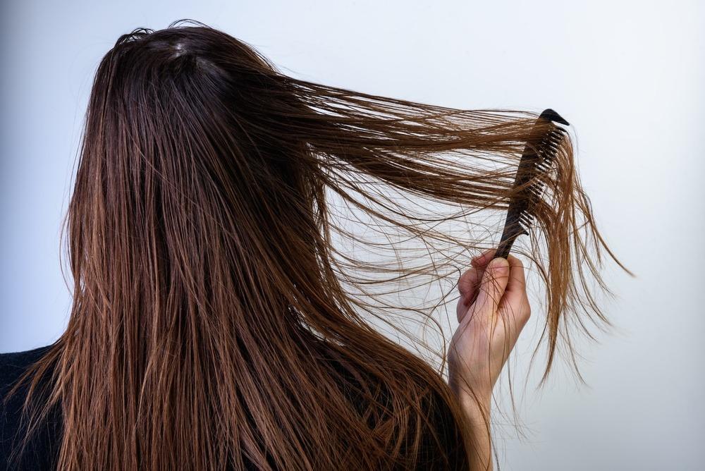 كيف تختارين شامبو أعشاب حسب مسامية الشعر؟