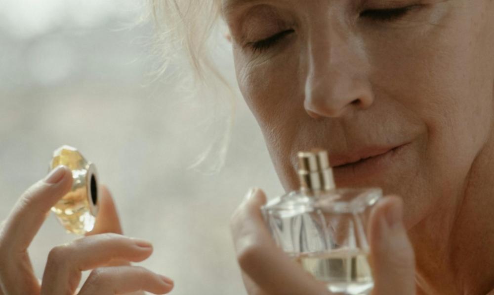 تعرف على خطوات اختيار العطر المثالي الذي يعكس شخصيتك بسهولة واحترافية
