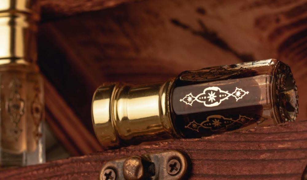 عطور فاخرة سعودية: سر الجاذبية والأناقة برائحة شرقية أصيلة