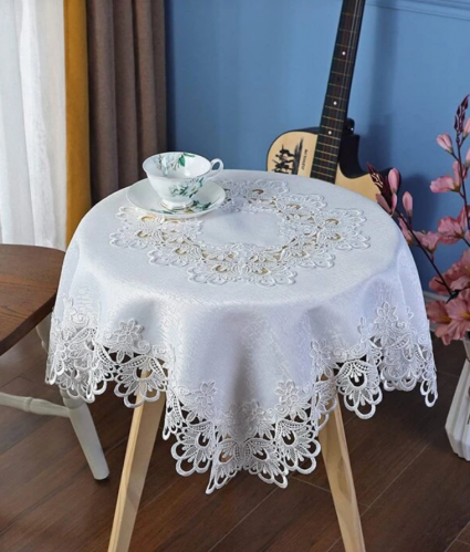 مفارش طاولات مقلم بدانتيل شبكي 90*90