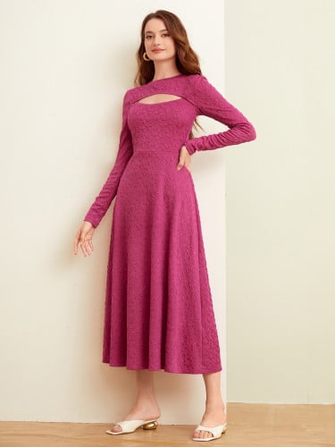 فستان بلون موحد مقصوص الصدر