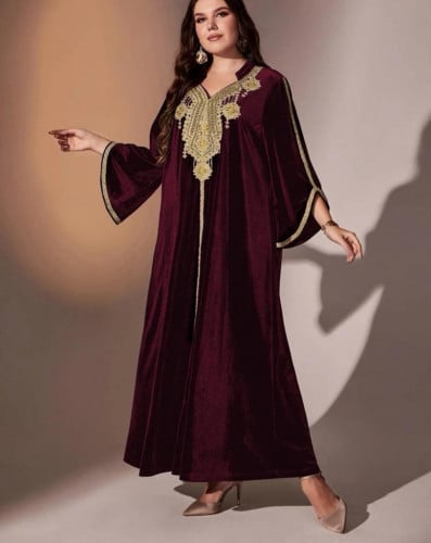 فستان مزين بدانتيل مزخرف مخملي