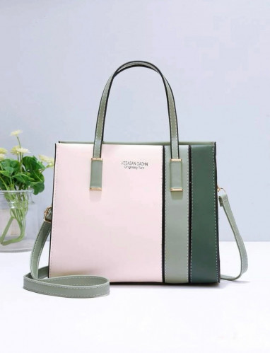 حقيبة يد الوان متباينة بطباعة أحرف