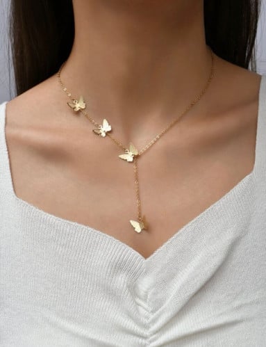 قلادة بتعليقة فراشة