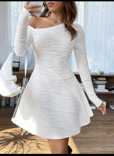 فستان بلون موحد أبيض