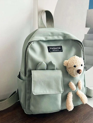 حقيبة ظهر مرقع بعبارة جيب امامي