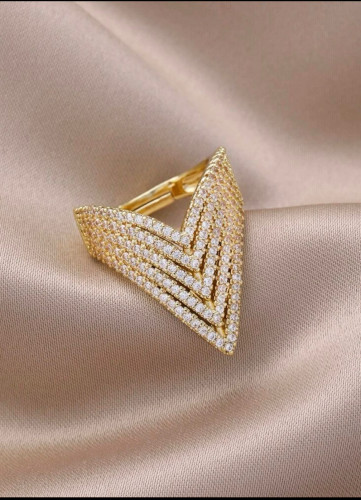 خاتم بديكور حجر الراين