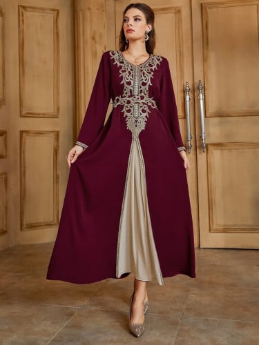 قفطان مطرز مع ربطة ظهر