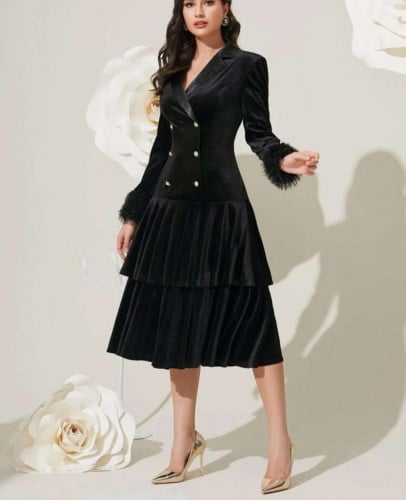 فستان صف ازرار مزدوجة زغبي كفة بحافة طبقات مخملي