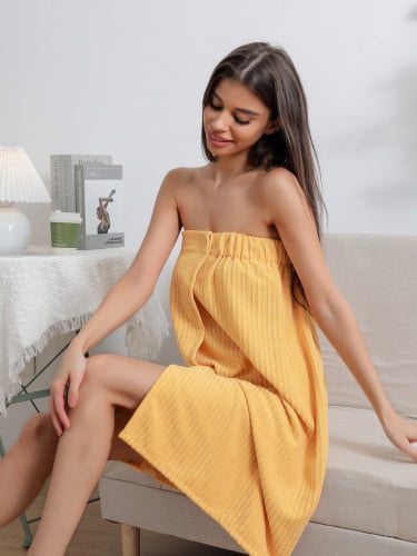 منشفة حمام مطويه بلون موحد قطعه واحده