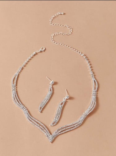 سلسال مزين بحجر الراين مع اقراط