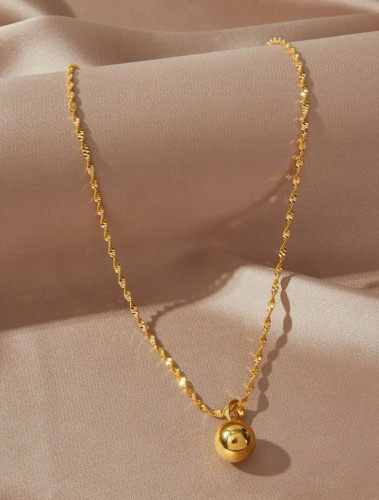 قلادة بتعليقة كرة