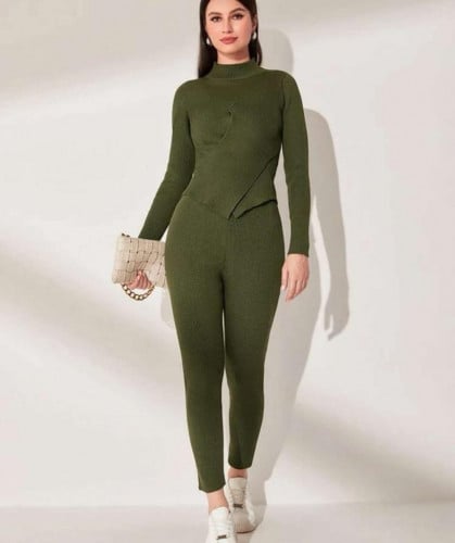 كنزة صوف حافة غير متماثل مع بنطلون صوف