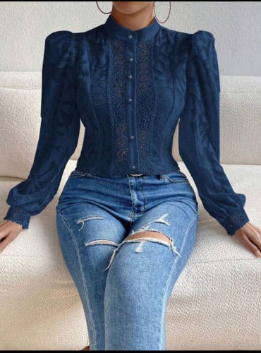 قميص دانتيل متباين اللون بوقوف الياقة و اكمام فانوس