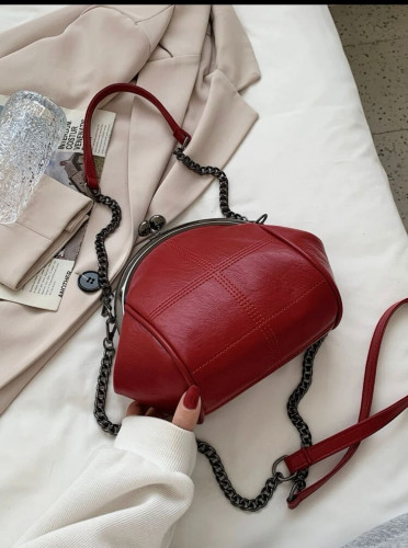 حقيبة مبتكرة قفل لمس تصميم سلسلة عنابي اللون