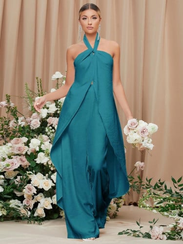 طقم صيفي راقي بلون جذاب مفتوح الظهر