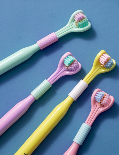 فرشاة أسنان ملونة عشوائية وفرشاة أسنان ناعمة من 3 جوانب وللعناية بالفم