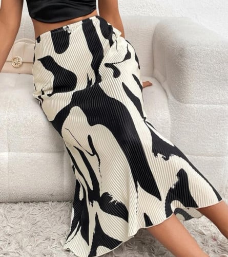 تنورة بطباعة نقش متجعد