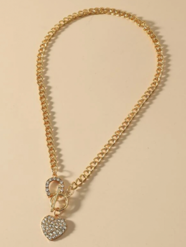 قلادة قلب مزينة بحجر الراين