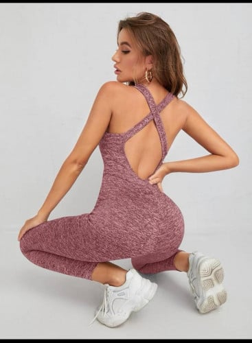 جمبسوت عارية الذراعين