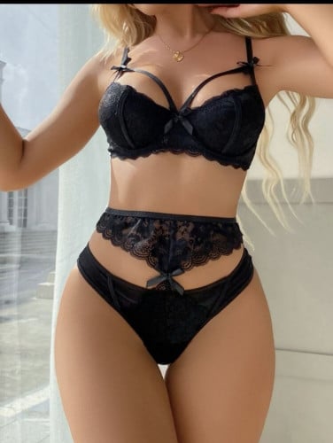 طقم ملابس داخلي دانتيل متباين اللون