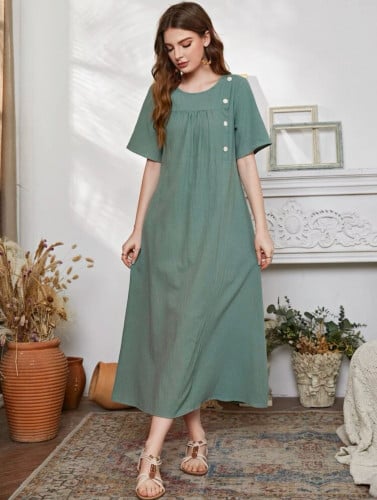 فستان موحد اللون بتفاصيل ازرار