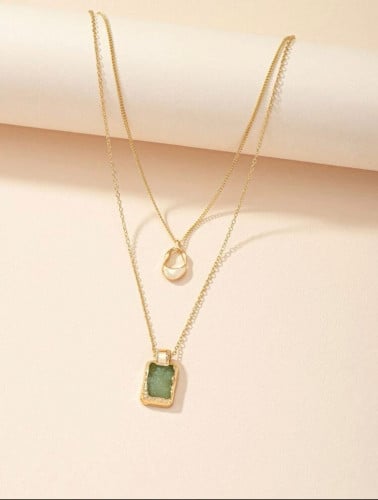 قلادة طبقات بتعليقة هندسي