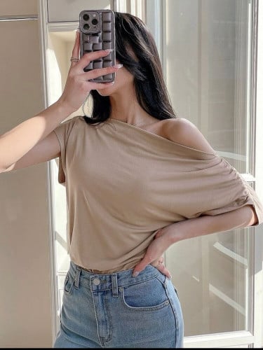 تيشيرت موحد اللون ياقة بقصة مطوية اكمام جناح الخفا...