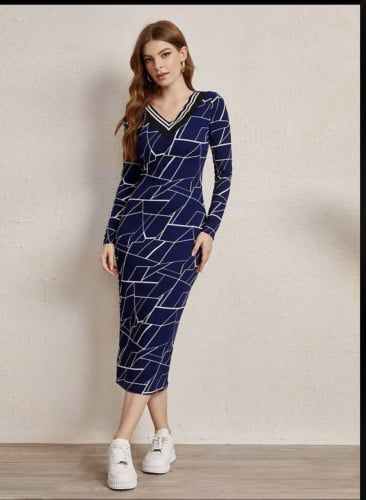 فستان مخطط أزرق بحري