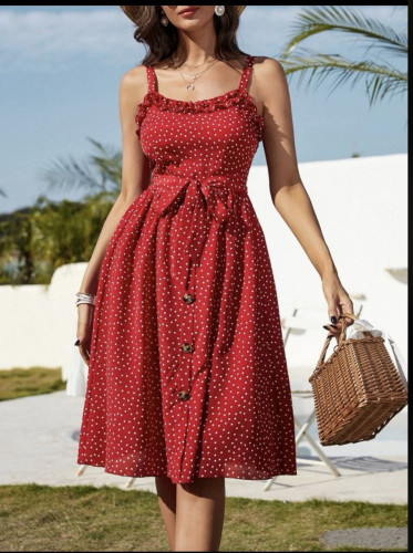 فستان بحزام لون احمر