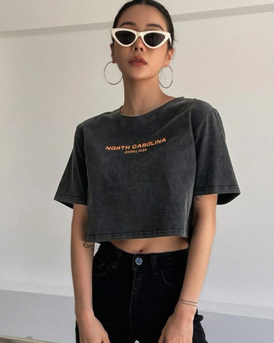 تيشيرت قصير بطباعة احرف