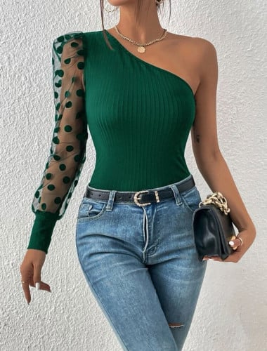 تيشيرت مفتوح الكتف