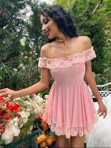 شبكة مقلم دانتيل فيونكات متقاطع خلفي مكشوف الكتف فيتان و سروال داخلي ثونغ S