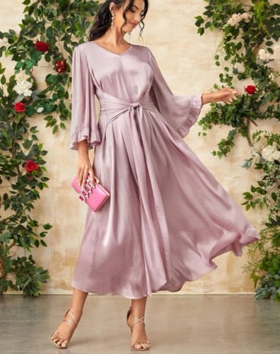 فستان بربطة امامية مقلم بكشكش اكمام شكل بوق