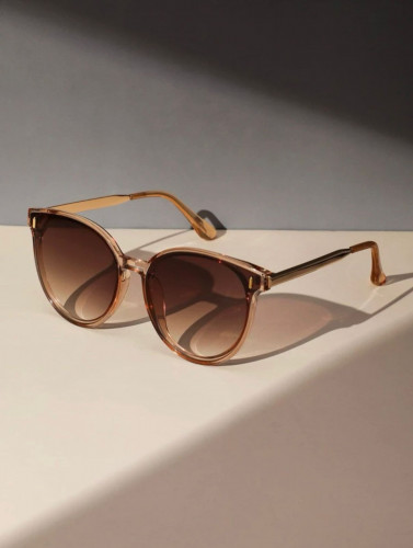 نظارات شمسية بعدسة ملونة