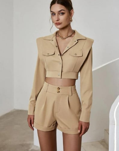 قميص جيب قلاب قصير معقود من الأمام