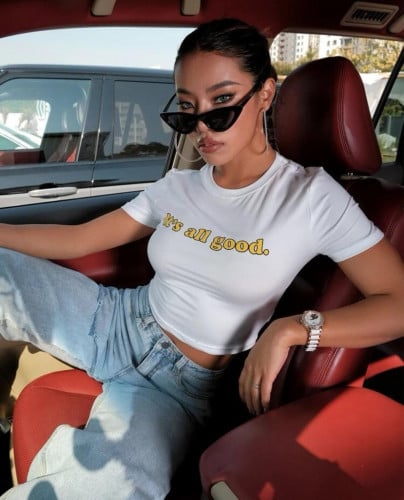 تيشيرت قصير بجرافيك شعار