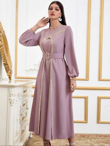 فستان بحزام ترتر متباين