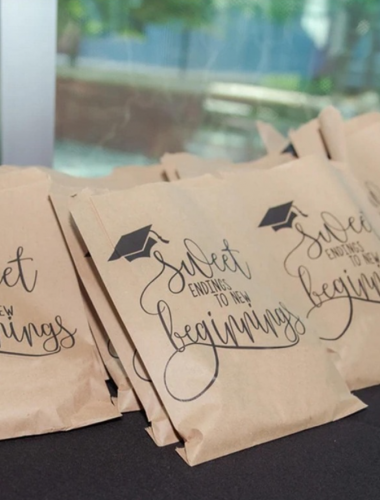 كيس تغليف الهدايا ورق هدية حديث قبعة التخرج و بطباعة شعار الى تخرج حفلة 10قطع/طقم