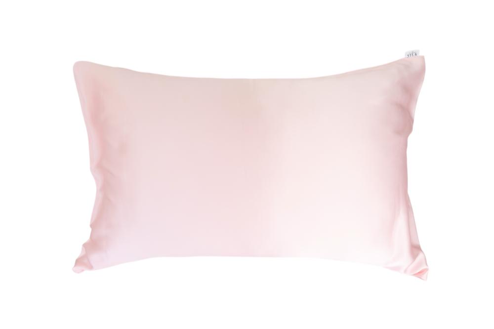 هل النوم على الحرير يقلل تساقط الشعر؟ الحقيقة الكاملة