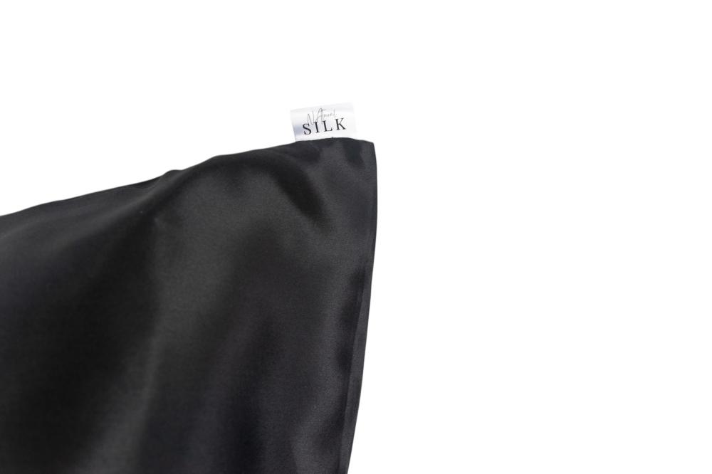 روتين العناية بالبشرة قبل النوم: خطوات بسيطة لبشرة ناعمة ومشرقة كل صباح