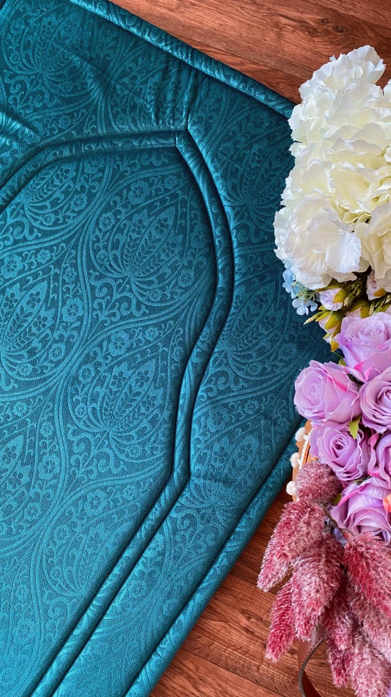 سجادة صلاة بلون تركواز
