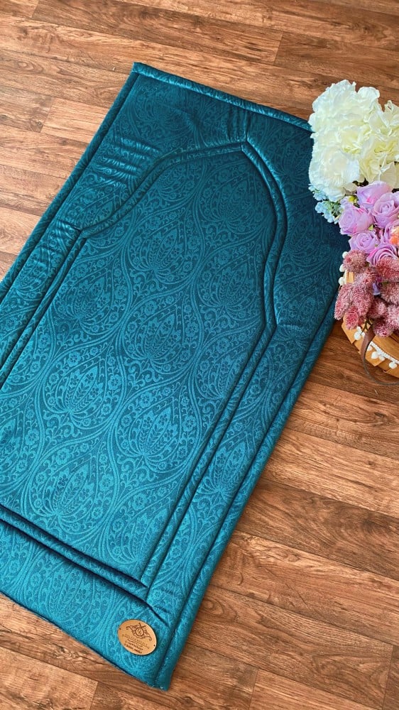 سجادة صلاة بلون تركواز